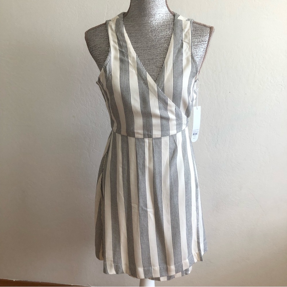 Sisstrevolution V neck open in front mini stripes white and black sizeM dress